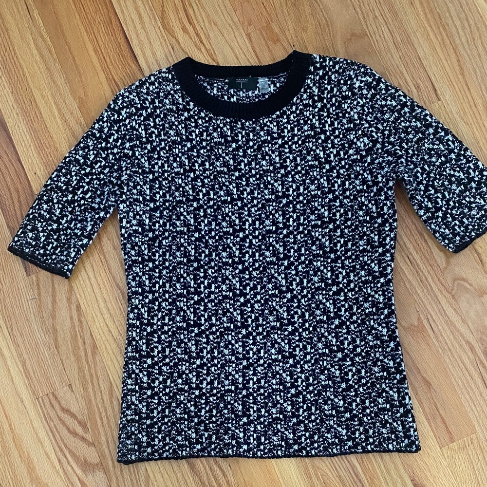 Tahari Short Sleeve Black & White Knit Sweater